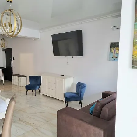 Madalina-endless Summer Mamaia Nord