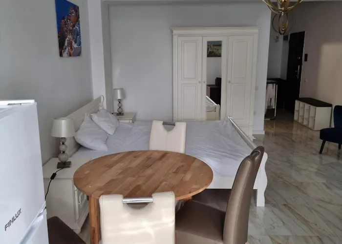 Madalina-endless Summer Mamaia Nord