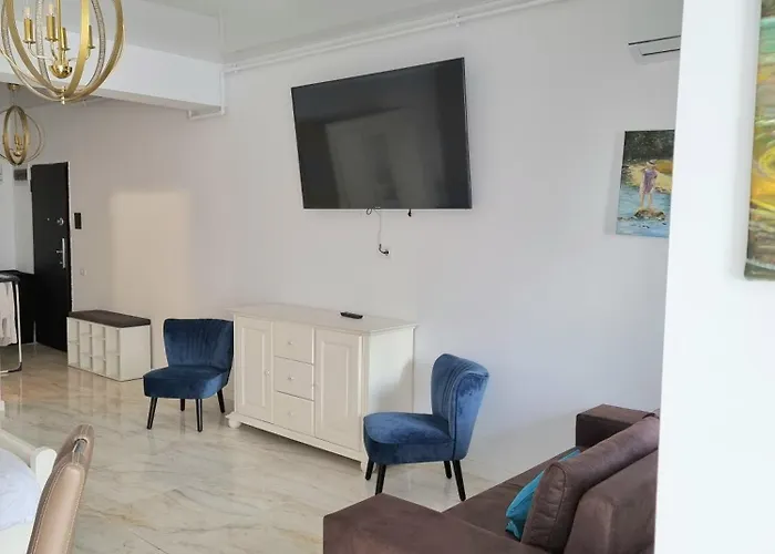 Madalina-endless Summer Mamaia Nord